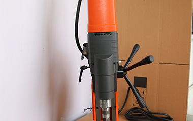 磁力鉆的空心鉆頭出現卡芯的情況應該如何處理？